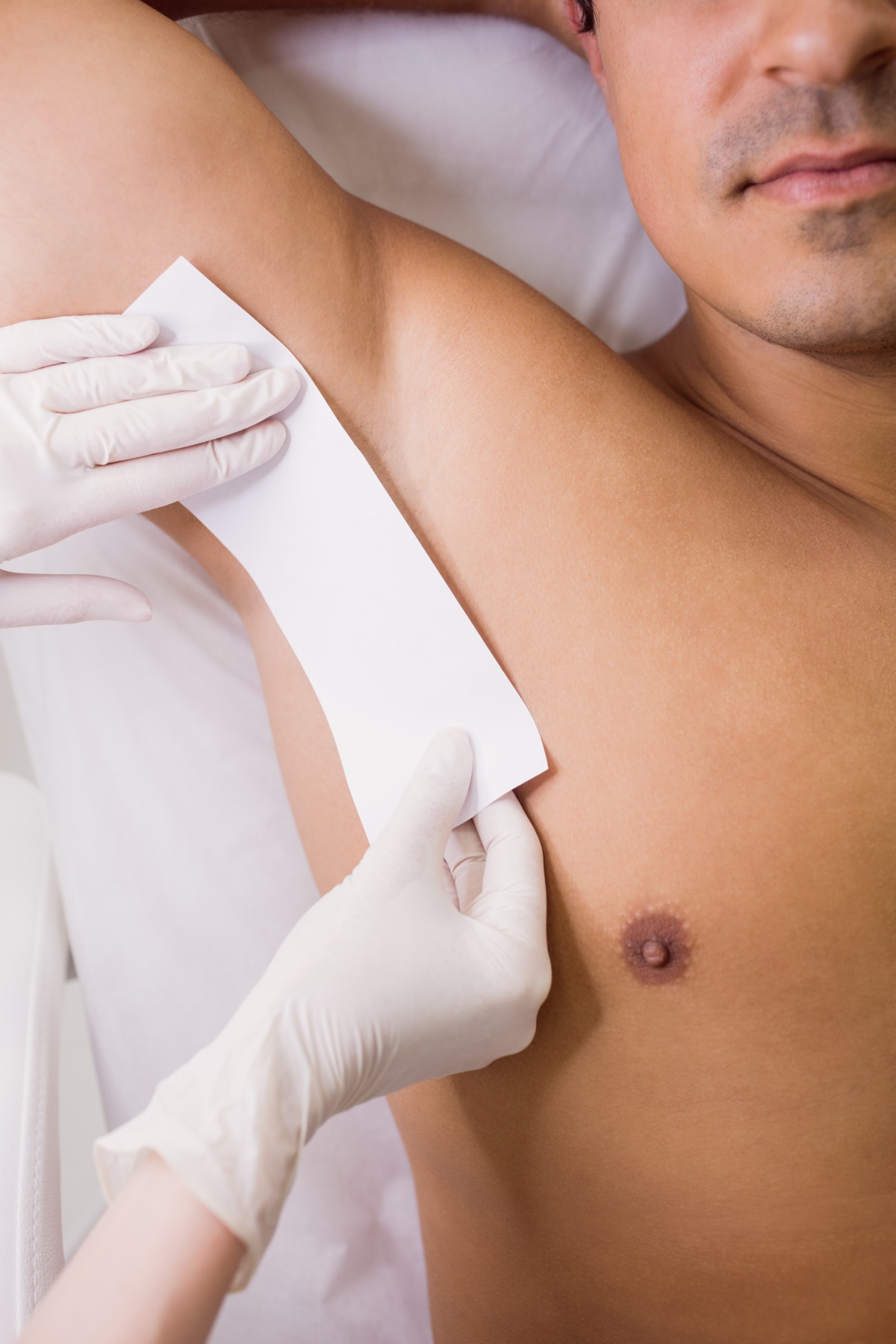 Equipamento de estética usado em protocolos de depilação