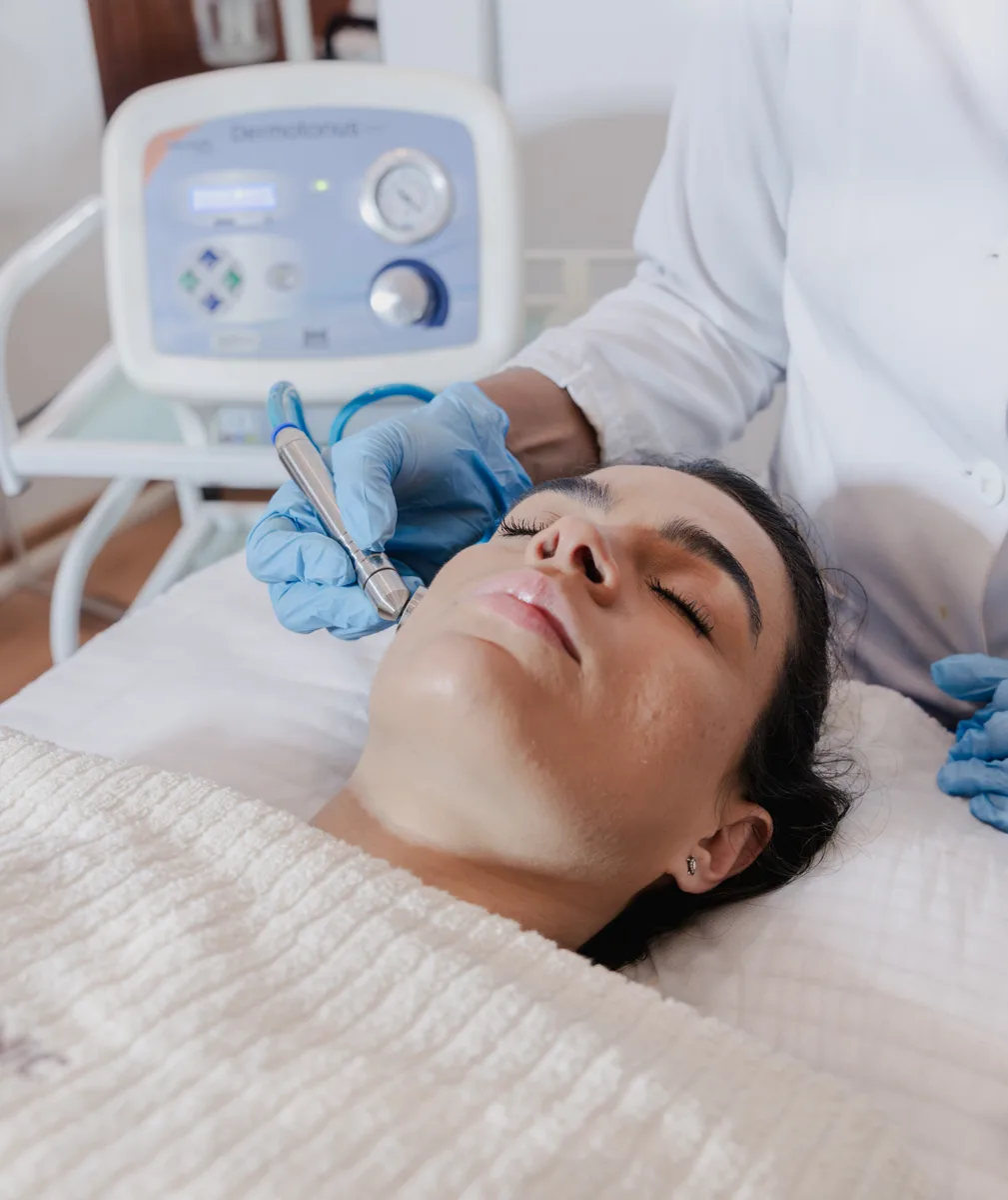PEELING DE DIAMANTE na DM Clinic